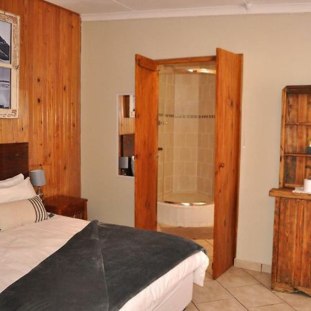 Obelix Guesthouse Людериц Экстерьер фото