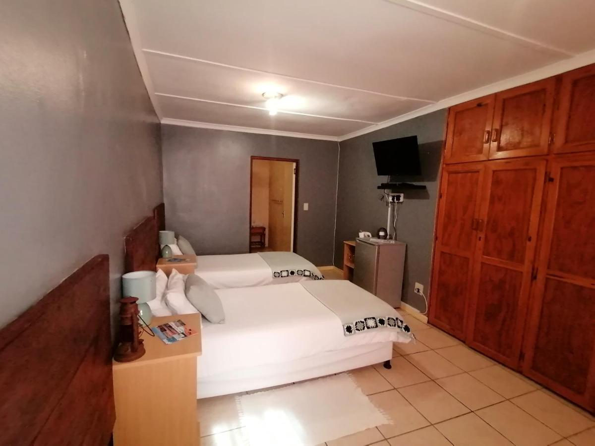 Obelix Guesthouse Людериц Экстерьер фото