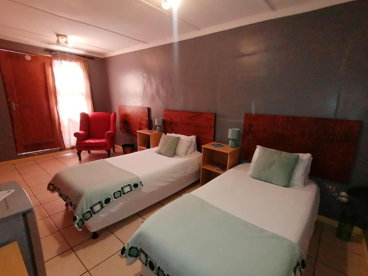 Obelix Guesthouse Людериц Экстерьер фото