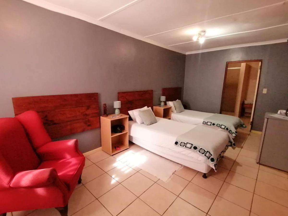 Obelix Guesthouse Людериц Экстерьер фото