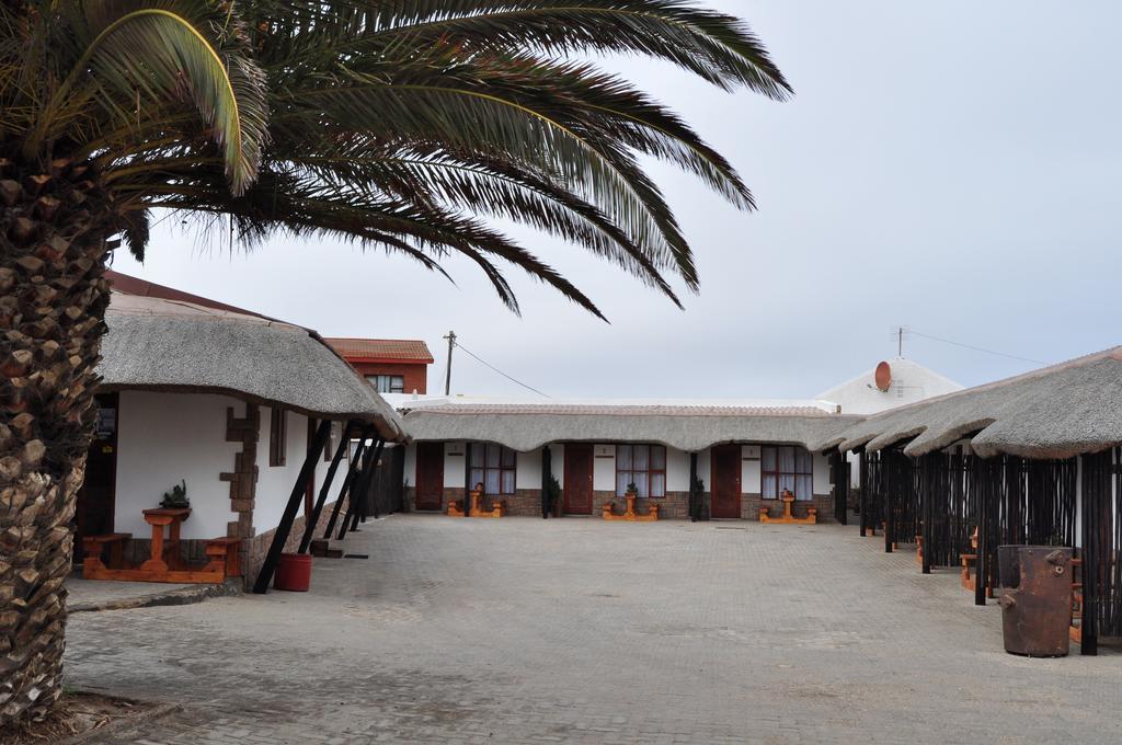 Obelix Guesthouse Людериц Экстерьер фото