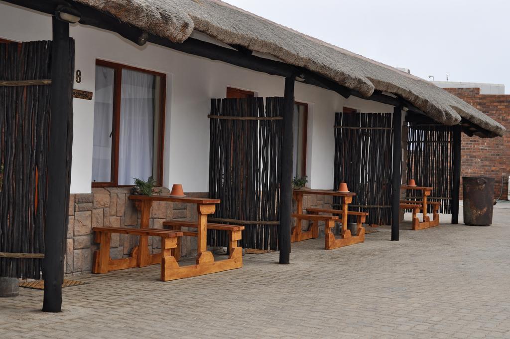 Obelix Guesthouse Людериц Экстерьер фото