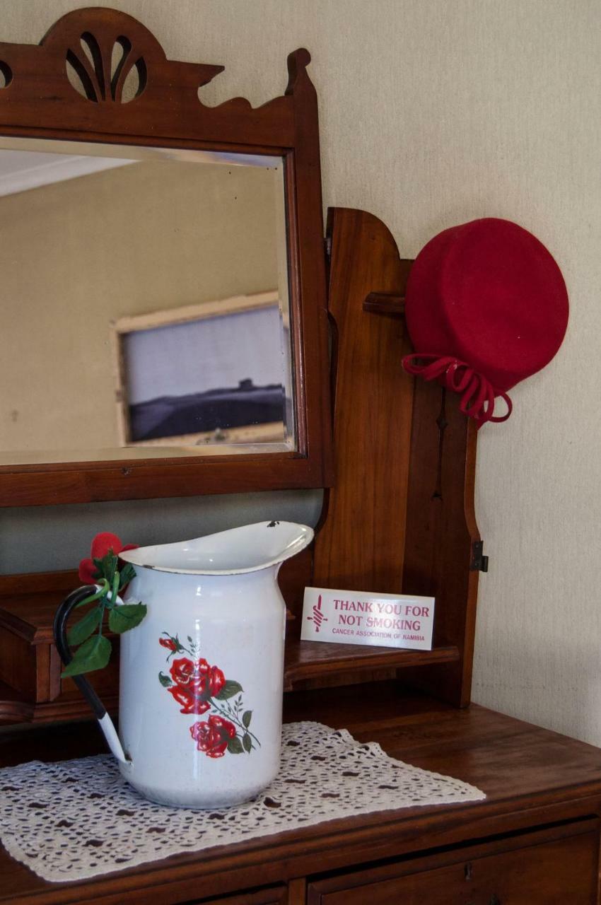 Obelix Guesthouse Людериц Экстерьер фото