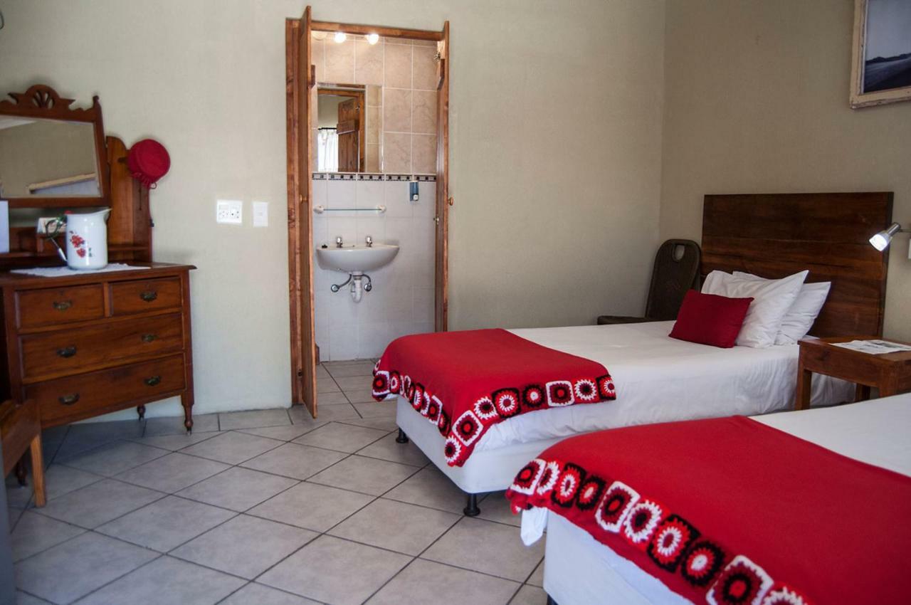 Obelix Guesthouse Людериц Экстерьер фото