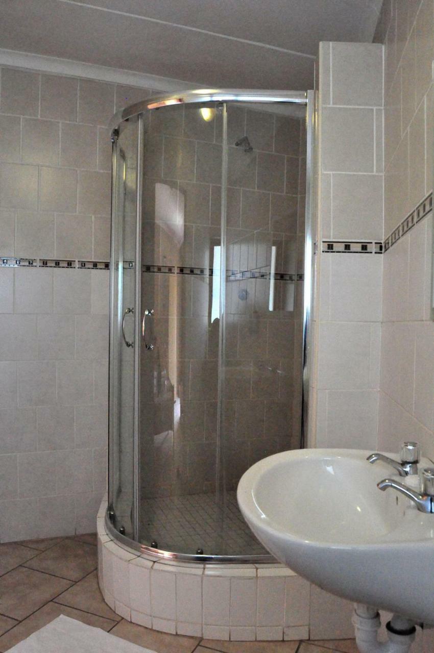 Obelix Guesthouse Людериц Экстерьер фото